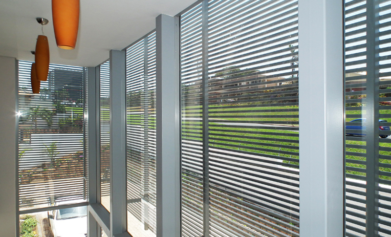 Double Volume View Window with Box System Sun Louvres